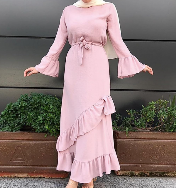 Tunik kerja dengan sabuk di pinggang dan detail ruffle